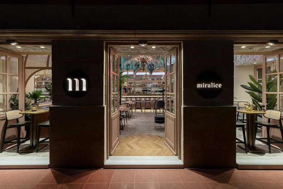 Miralice bar atmosphere